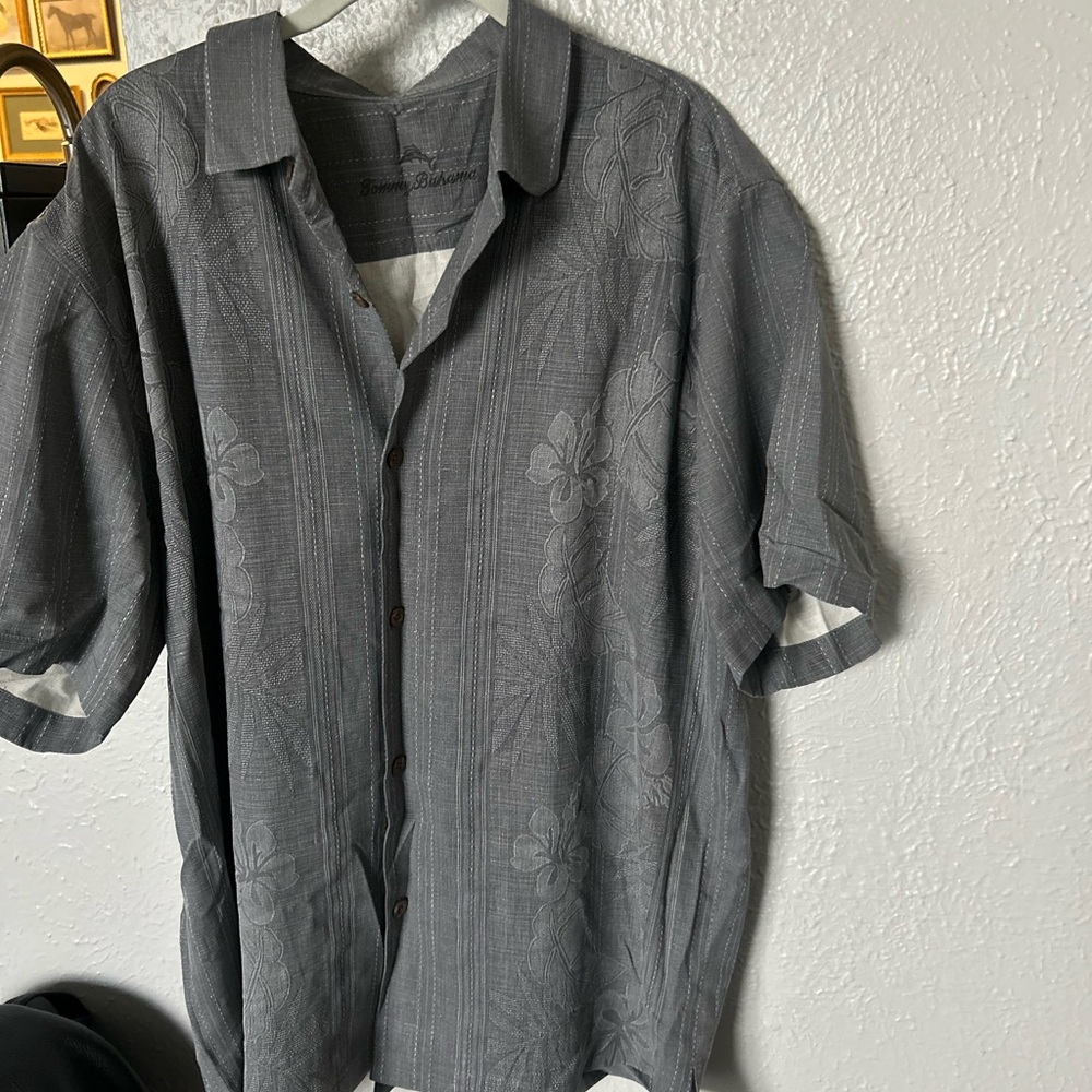 Bali Border Floral Jacquard Short Sleeve Silk Button-Up Shirt
Tommy Bahama